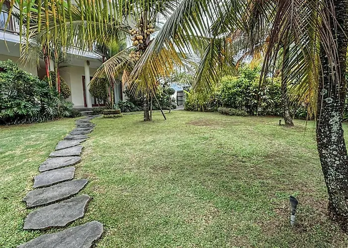 ゲストハウス Dlobong With Bathtub And Garden View