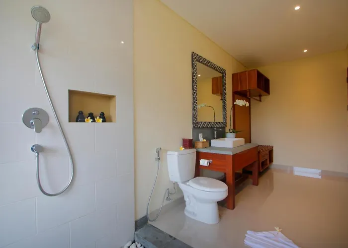 Dlobong With Bathtub And Garden View ウブド